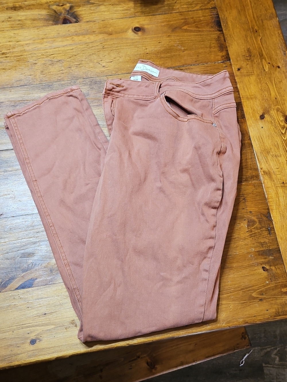 Women's Skinny Jeans in Dusty Rust